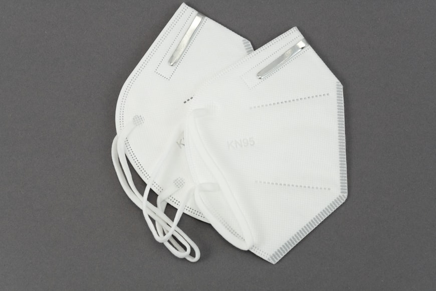 Обов'язкові маски. Через хвилю COVID у Європі посилюють правила: найголовніше